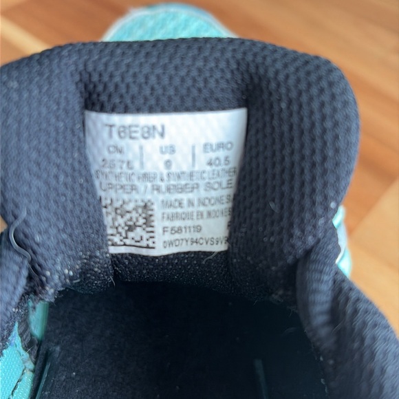 Women’s Asics shoes - Picture 5 of 8